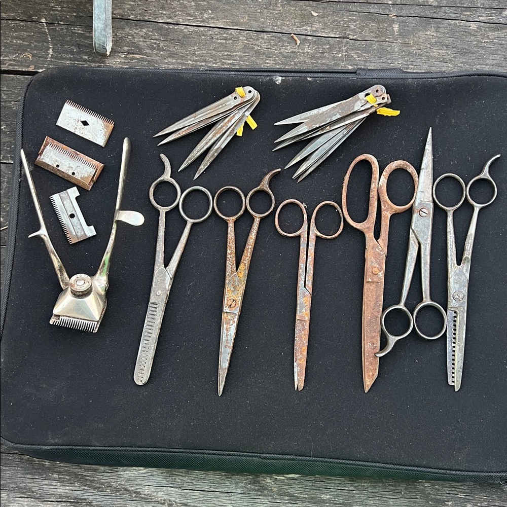 Vintage (4) scissors (2) thinning shears 
(14) extra blades manual clippers - Picture 2 of 3